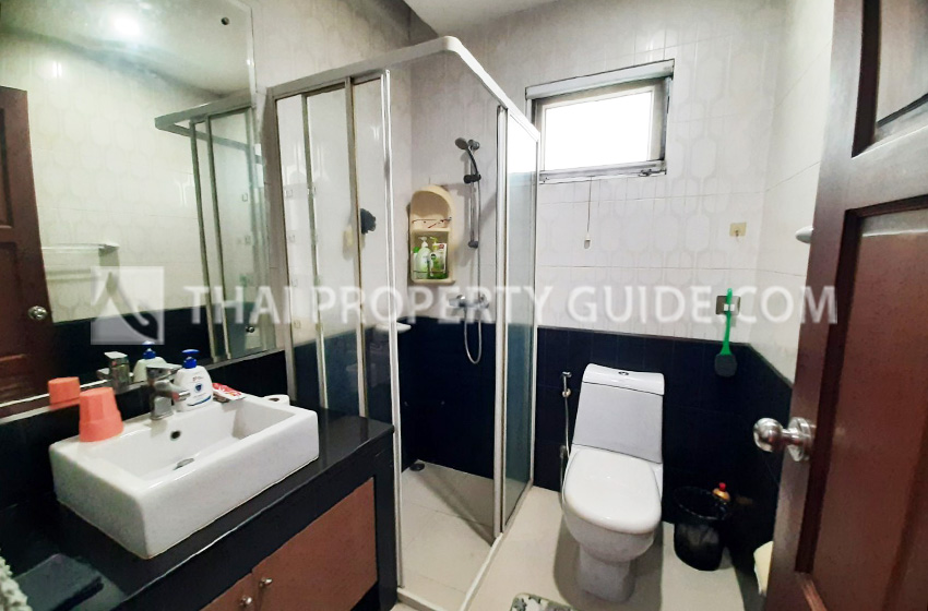 House with Private Pool in Sukhumvit 